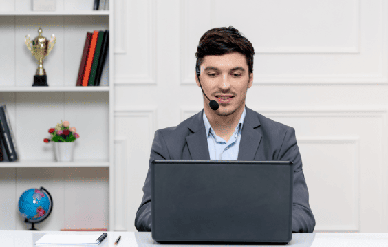 Subtitler providing timely and accurate Vietnamese subtitling in video translations for international content creators.