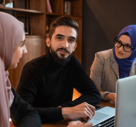 Expert providing Arabic subtitling services for industry-specific terminology, ensuring clear communication for customers