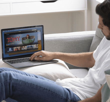 A customer uses closed captioning in multiple languages, enhancing accessibility and comprehension for a global audience.