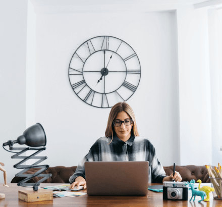 A typist delivering accurate and time-synchronized closed captions for businesses in Atlanta, enhancing media accessibility.