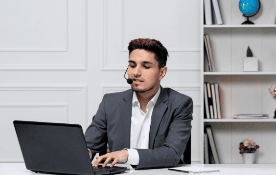 A captioner provides Closed Captioning services in Des Moines to improve video accessibility for local businesses.