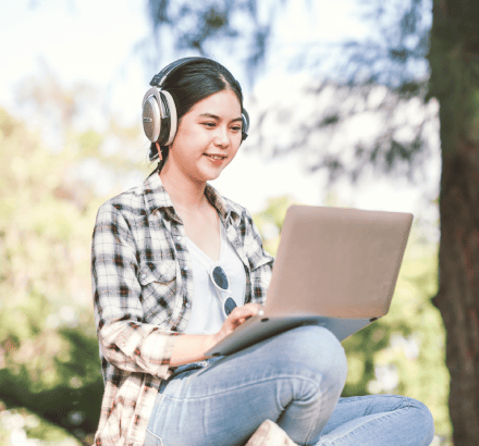 Closed captioning services in Grand Rapids highlight tourism and economic features, benefiting local customers and business.