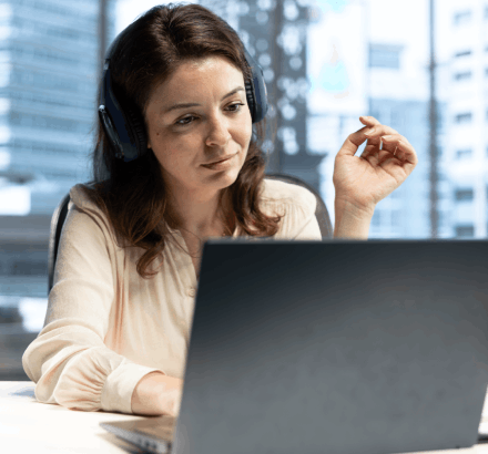 Customer benefits from accurate English Captioning Services while watching a video with clear, contextually adapted captions.