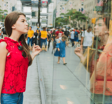 A tourist enjoying a guided tour of Atlanta's landmarks with closed captioning, enriching their cultural journey in the city.