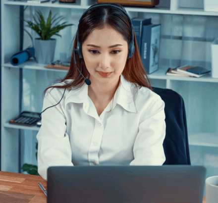 Customer receiving Captioning services across various locations in Florida to ensure accessibility and understanding.