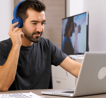 Expert Italian subtitler working with various formats to ensure subtitles on global platforms like YouTube and Netflix.