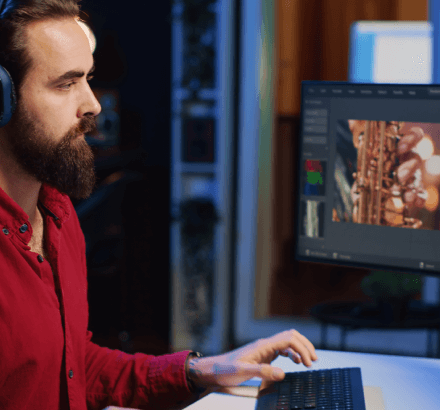 A film editor working on Slovak subtitles for multiple media formats, ensuring clarity in films, series, and documentaries.