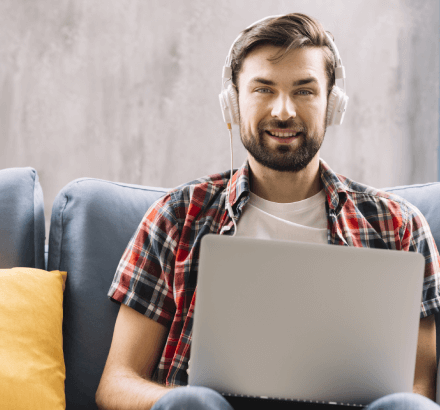 Subtitler resolving sync issues using Russian subtitling services to maintain tone, format, and screen time accuracy.