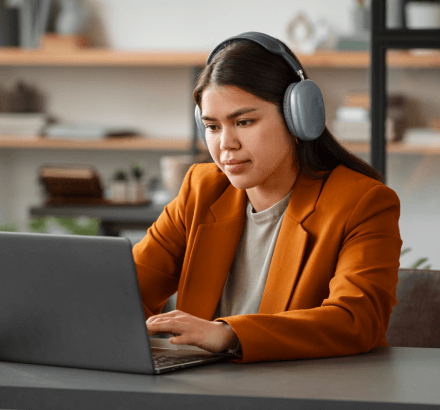 Expert providing Ga Captioning services with seamless viewer experience, ensuring clear communication with professional.