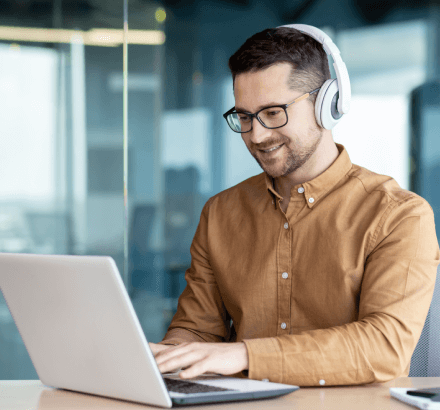 A customer in the U.S. benefits from the Tagalog captioning that improves accessibility and supports multicultural inclusion.