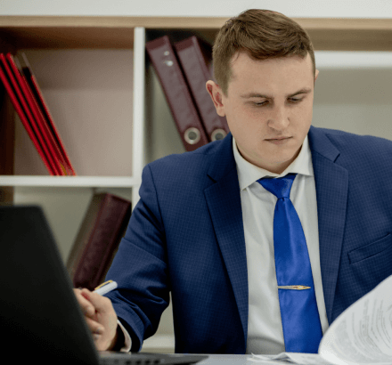 A legal subtitler delivers certified ukrainian subtitling services for court documents, ensuring accuracy & confidentiality.