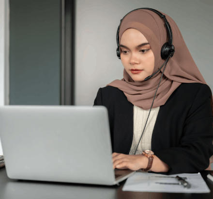 A skilled Vanan Captioning subtitler providing unique Kurdish subtitling services, ensuring accuracy for all media.